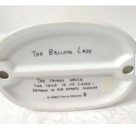 Beautiful Vintage Flavia Weedn Figurine Old Balloon Lady Ceramic Pastel - Picture 5 of 6